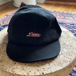 Deus ex machina hat unused